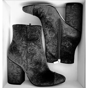 NWOT $225 Black Paisley Velvet Brocade Size 10 Bootie Boots